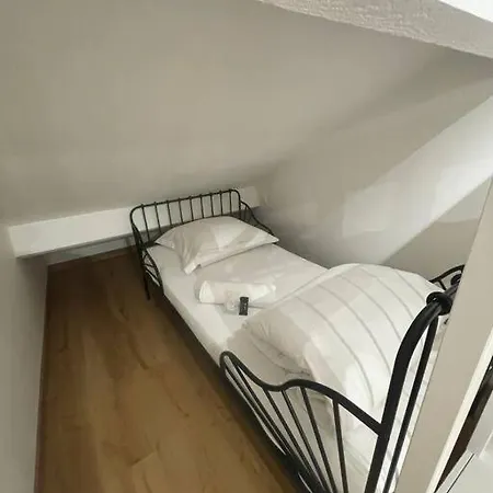2 Pieces Avec Jardin Au Calme *